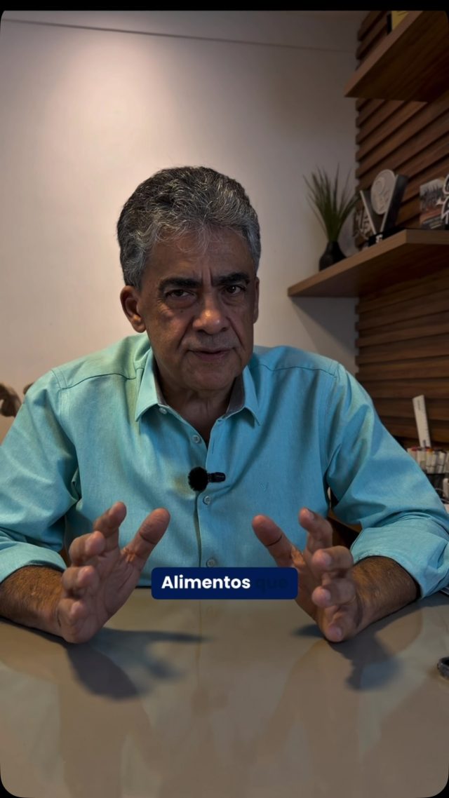 A esteatose hepática não é apenas “gordura no fígado”. Na maioria das vezes, ela é um sinal de que o metabolismo precisa de atenção.

No consultório, vejo essa realidade todos os dias: muitos pacientes convivem com a doença sem imaginar que os maiores responsáveis estão presentes na rotina alimentar. Alimentos ultraprocessados, ricos em açúcares, gorduras e aditivos, favorecem a inflamação e podem levar à fibrose, cirrose e até ao câncer de fígado.

A boa notícia é que pequenas mudanças, feitas de forma consistente, podem fazer uma grande diferença para a saúde do fígado e de todo o organismo.

Seu fígado foi feito para processar comida de verdade. Cuide dele hoje para evitar problemas amanhã.

#SaúdeDoFígado #EsteatoseHepática #AlimentaçãoSaudável #MedicinaPreventiva #QualidadeDeVida