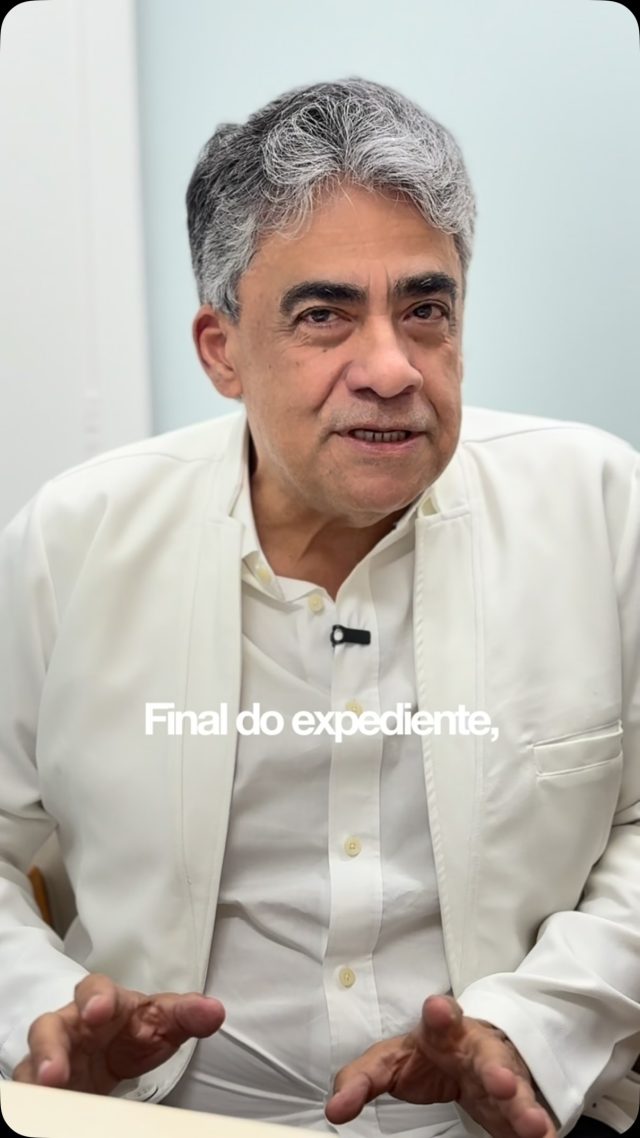 Hoje, o papo foi em família: eu e meu filho, o neurologista Matheus Rosa, conversamos sobre um assunto que merece atenção: quando o esquecimento em idosos deixa de ser algo comum e passa a ser um sinal de alerta. 🧠

Repetir comportamentos, se perder na rua ou esquecer refeições são situações que precisam ser investigadas. Por outro lado, alguns lapsos podem estar relacionados à desatenção, depressão ou problemas de sono.

E fica o alerta: nem todo esquecimento significa demência, mas todo sinal persistente merece uma avaliação médica para entendermos o que está acontecendo.

Um bate-papo entre pai e filho, unindo diferentes áreas da medicina para falar de algo que importa em qualquer família: cuidar de quem a gente ama.