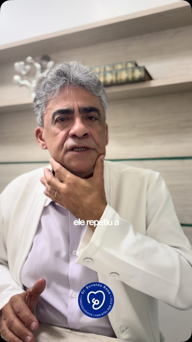 Nem sempre um problema no coração começa com aquela dor clássica no peito.

Neste caso, um paciente de 63 anos, hipertenso e diabético, chegou com uma queixa aparentemente distante do coração: dor na mandíbula. Sem dor no peito ou no braço, passou por uma avaliação odontológica, mas sem uma conclusão.

Diante dos fatores de risco e da persistência da queixa, realizei um teste ergométrico, que reproduziu a dor. A investigação avançou para o cateterismo, que revelou uma lesão triarterial. O paciente foi então submetido à cirurgia de revascularização miocárdica.

Esse caso reforça um alerta importante: sintomas cardíacos podem se apresentar de formas diferentes, especialmente em pessoas com fatores de risco.

Dor na mandíbula, falta de ar, mal-estar, suor frio ou um desconforto diferente do habitual também merecem atenção. ❤️

Na dúvida, procure avaliação médica.
#Cardiologia #SaúdeDoCoração #Infarto #Prevenção #Saúde