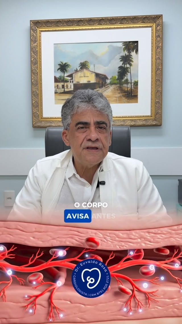 O maior mito sobre o infarto é acreditar que ele acontece sem avisar.

Na prática, o corpo costuma enviar sinais dias, semanas ou até meses antes de um evento cardíaco mais grave. O problema é que muitos desses sintomas são discretos, atípicos ou acabam sendo confundidos com cansaço, estresse, má digestão ou apenas “coisas da idade”.

Desconforto no peito, falta de ar aos esforços, cansaço fora do habitual, suor excessivo, tonturas e dores em locais como mandíbula, costas, ombros ou braços podem ser alguns desses avisos.

Aprender a reconhecer esses sinais pode fazer toda a diferença. Quando o assunto é infarto, ouvir o corpo pode salvar vidas.

#avisosdocorpoantesdoinfarto #doresatipicasnoinfartodomiocardio #sinaisdealarmeantesdoinfarto #doratipicanoinfartodeidososediabticos #avisaantesdoinfarto