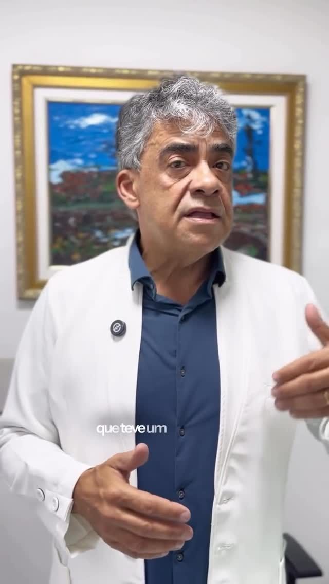 🫁❤️ Infecções respiratórias também podem afetar o coração.

No conteúdo de hoje, conversamos sobre como gripes, pneumonias e outras infecções respiratórias aumentam o risco de descompensações cardíacas, arritmias e até eventos graves, como infarto — especialmente em idosos e pessoas com comorbidades.

Por isso, reforçamos a importância da vacinação como estratégia fundamental de prevenção.
Falamos também sobre as principais vacinas disponíveis tanto no SUS quanto na rede privada, e para quais grupos elas são indicadas.

💉 Vacinas discutidas:

• Influenza
• Pneumocócica
• COVID-19
• Coqueluche (em alguns grupos)
• e outras recomendações específicas para pacientes cardíacos

Cuidar da imunização é cuidar do coração.
Se você tem algum fator de risco, idade avançada ou doença cardiovascular, converse com seu médico para manter o calendário vacinal sempre atualizado.

#Cardiologia #Prevenção #Vacinação #SaúdeDoIdoso #CoraçãoForte Urmec SaúdeIntegral