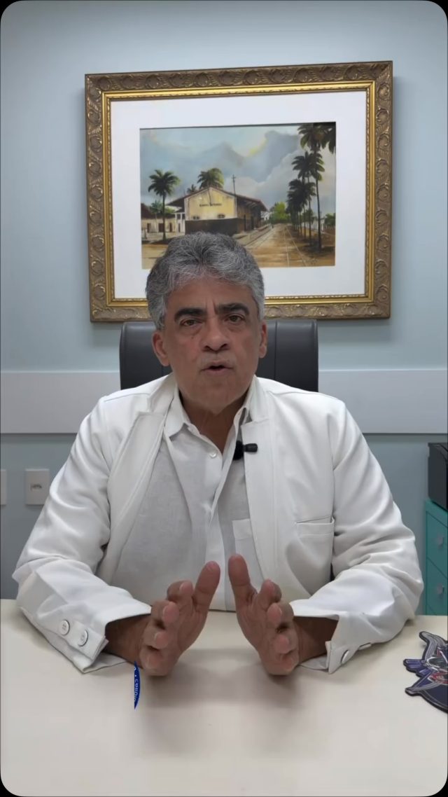 O maior mito sobre o infarto é acreditar que ele acontece sem avisar.

Na prática, o corpo costuma enviar sinais dias, semanas ou até meses antes de um evento cardíaco mais grave. O problema é que muitos desses sintomas são discretos, atípicos ou acabam sendo confundidos com cansaço, estresse, má digestão ou apenas “coisas da idade”.

Desconforto no peito, falta de ar aos esforços, cansaço fora do habitual, suor excessivo, tonturas e dores em locais como mandíbula, costas, ombros ou braços podem ser alguns desses avisos.

Aprender a reconhecer esses sinais pode fazer toda a diferença. Quando o assunto é infarto, ouvir o corpo pode salvar vidas.

#avisosdocorpoantesdoinfarto #doresatipicasnoinfartodomiocardio #sinaisdealarmeantesdoinfarto #doratipicanoinfartodeidososediabticos #avisaantesdoinfarto